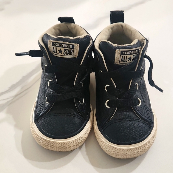 Converse Toddler Size 5 Leather Shoes - Picture 1 of 3